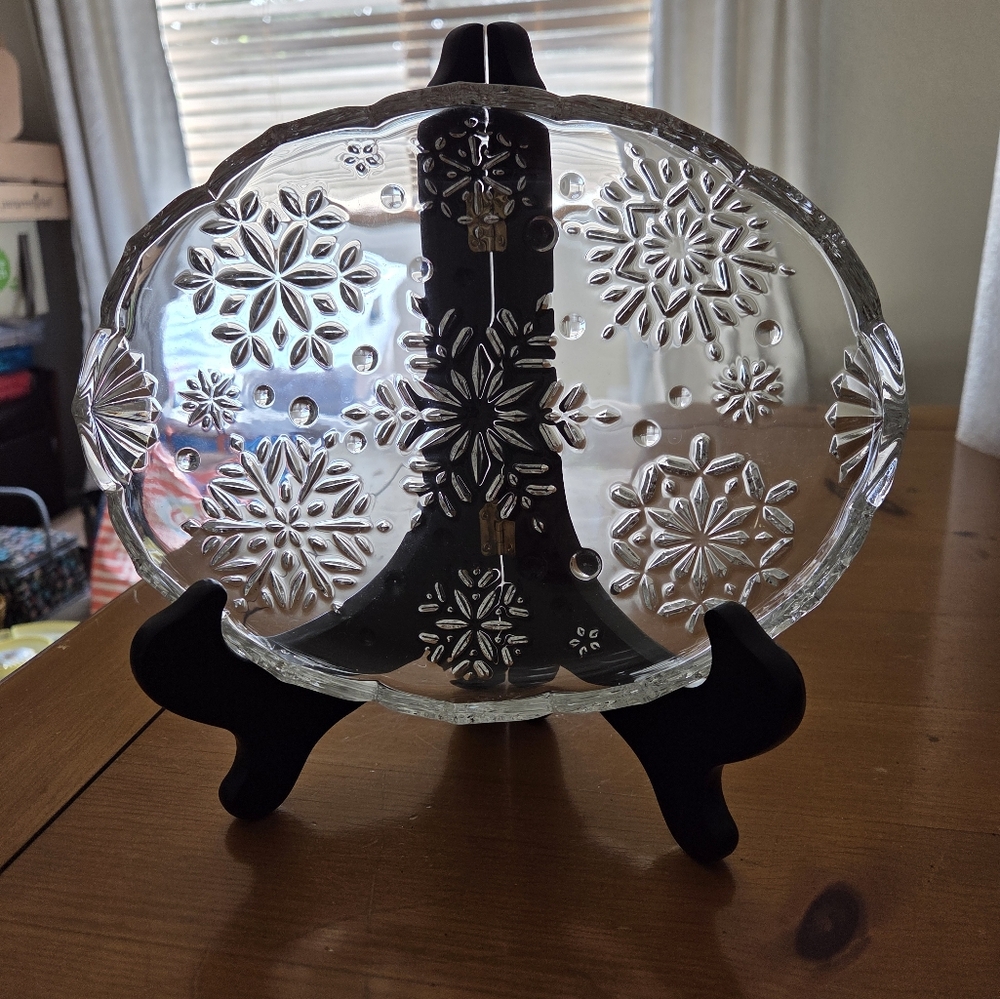 Mikasa Snowflake Oval Dish